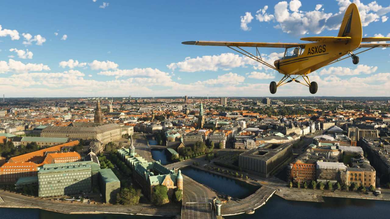 Survol d'une grande ville sur Microsoft Flight Simulator 2024, là où le framerate chute le plus sur Shadow